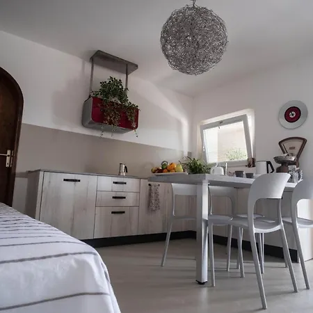 Mini Amina Apartment Feltre